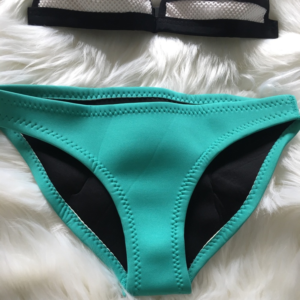 Bikini - Picture 2 of 5